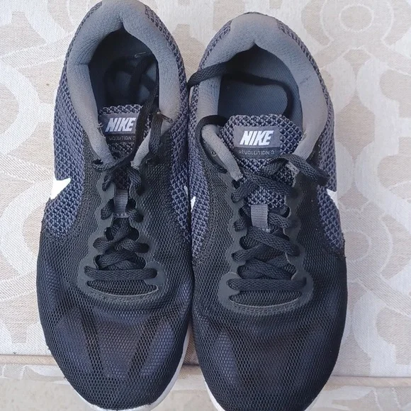 Nike ladies sz 8 sneaker - Picture 2 of 5